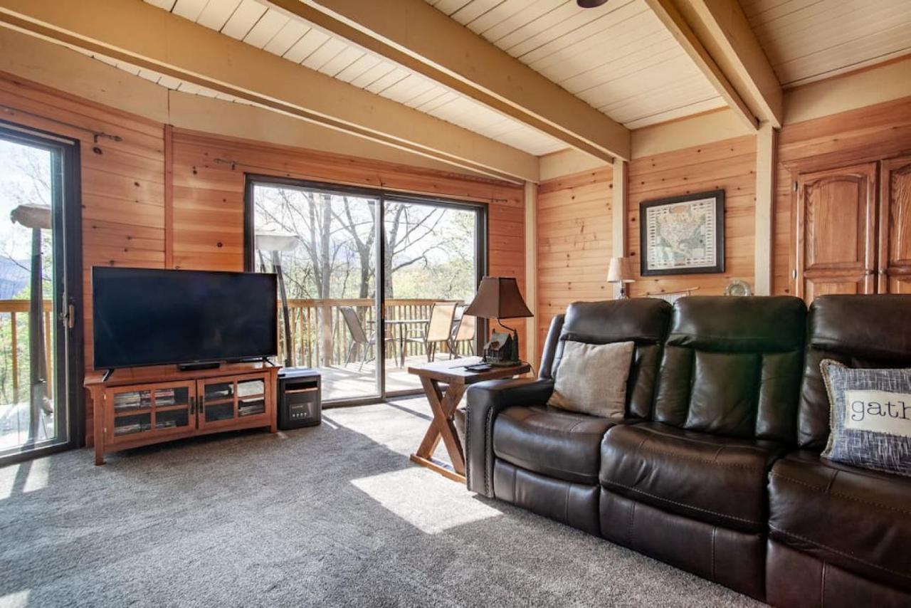 Bear View Chalet With Hot Tub And Near Ober Gatlinburg Dış mekan fotoğraf